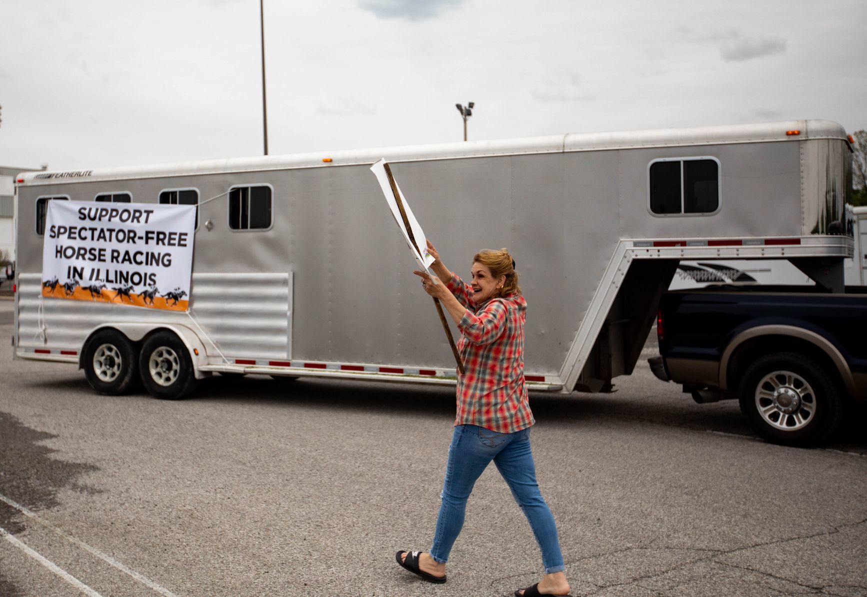 Rally for spectator-free horse racing in Collinsville